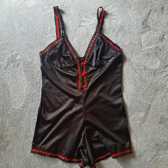 Vtg. 1960's Dupont Nylon Black and Red Rosette Teddy Sm - Picture 1 of 14